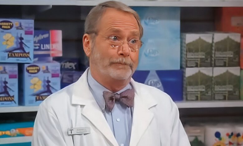 martin mull as russell looking bemusingly at charlie in two and a half men