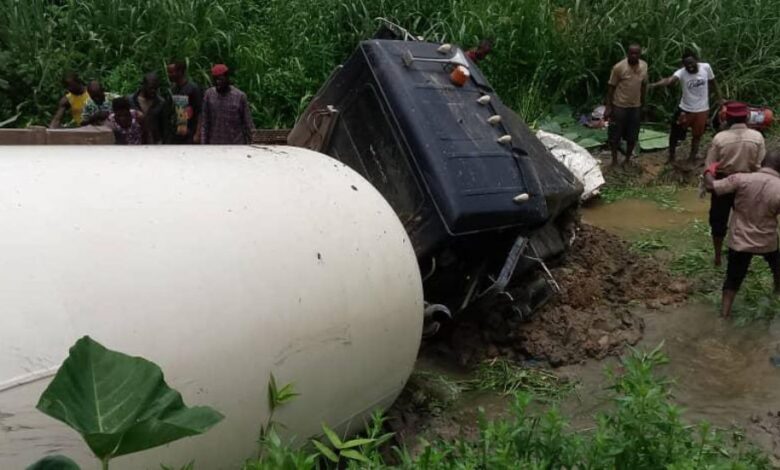 17 Trapped As Gas Truck, Bus Plunge Into Osun River