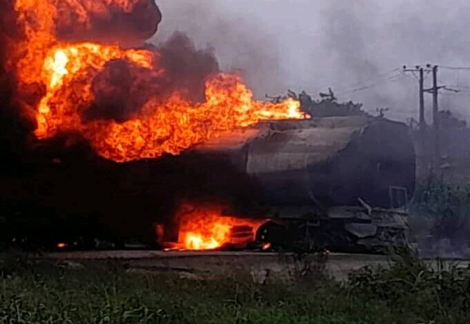 Terbaru: Banyak yang lolos dari kematian karena truk tanker, bus, dan lainnya terbakar di jalan raya