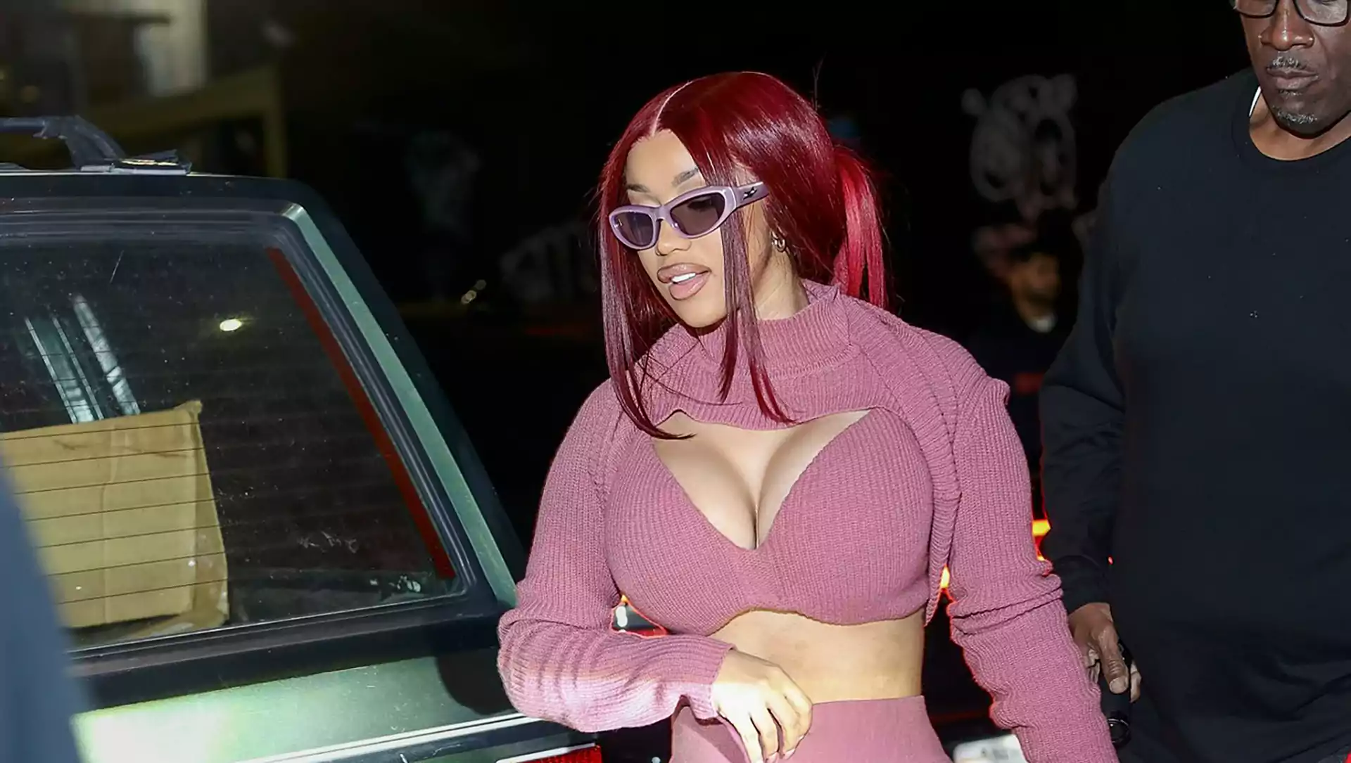 Cardi B memuji kritik karena berpesta beberapa minggu setelah lahir